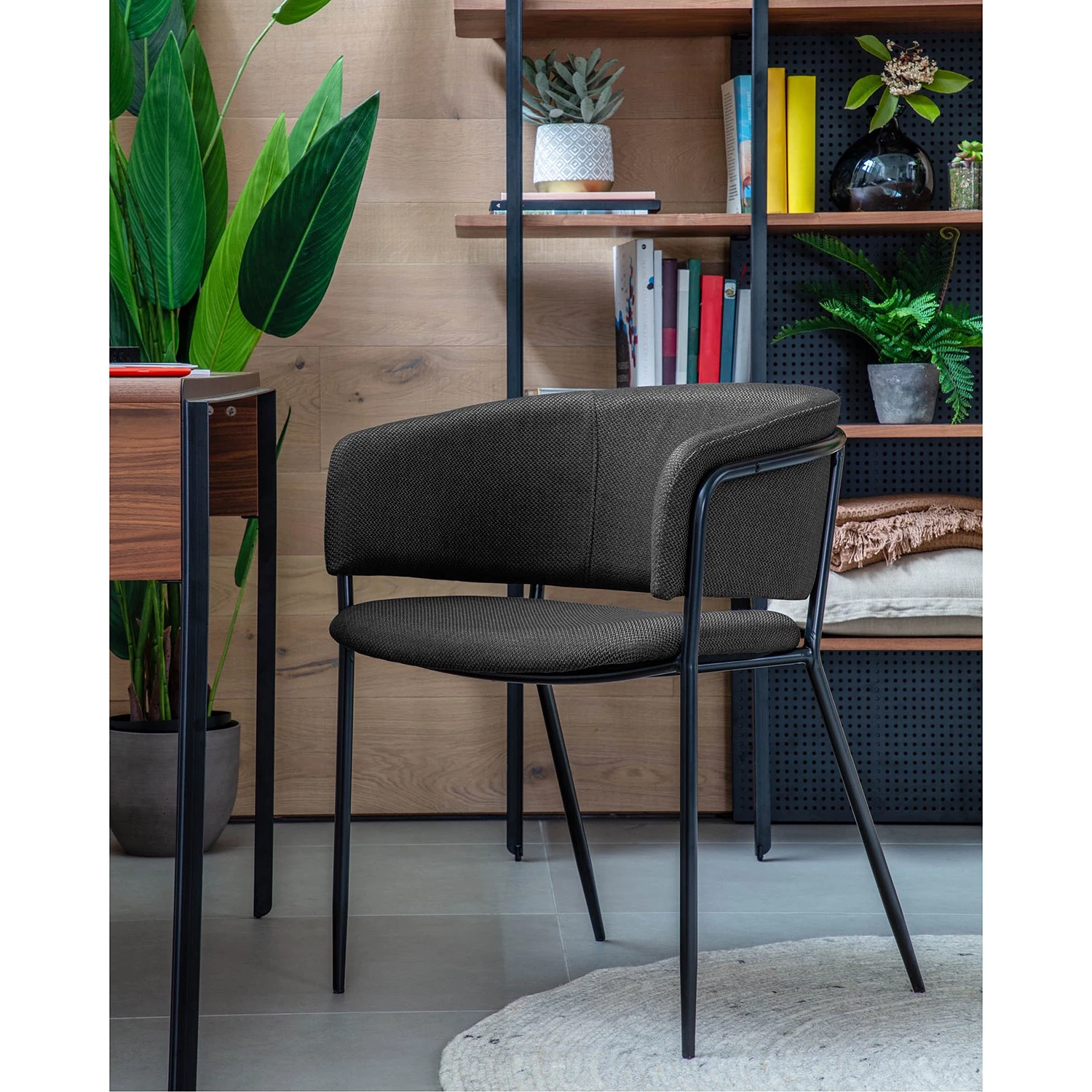 Jack & Alice Chaises à accoudoirs Vilhena IV (2 él.) - Gris foncé 2 Jack & Alice Chaises à accoudoirs Vilhena IV (2 él.) - Gris foncé – Image 2