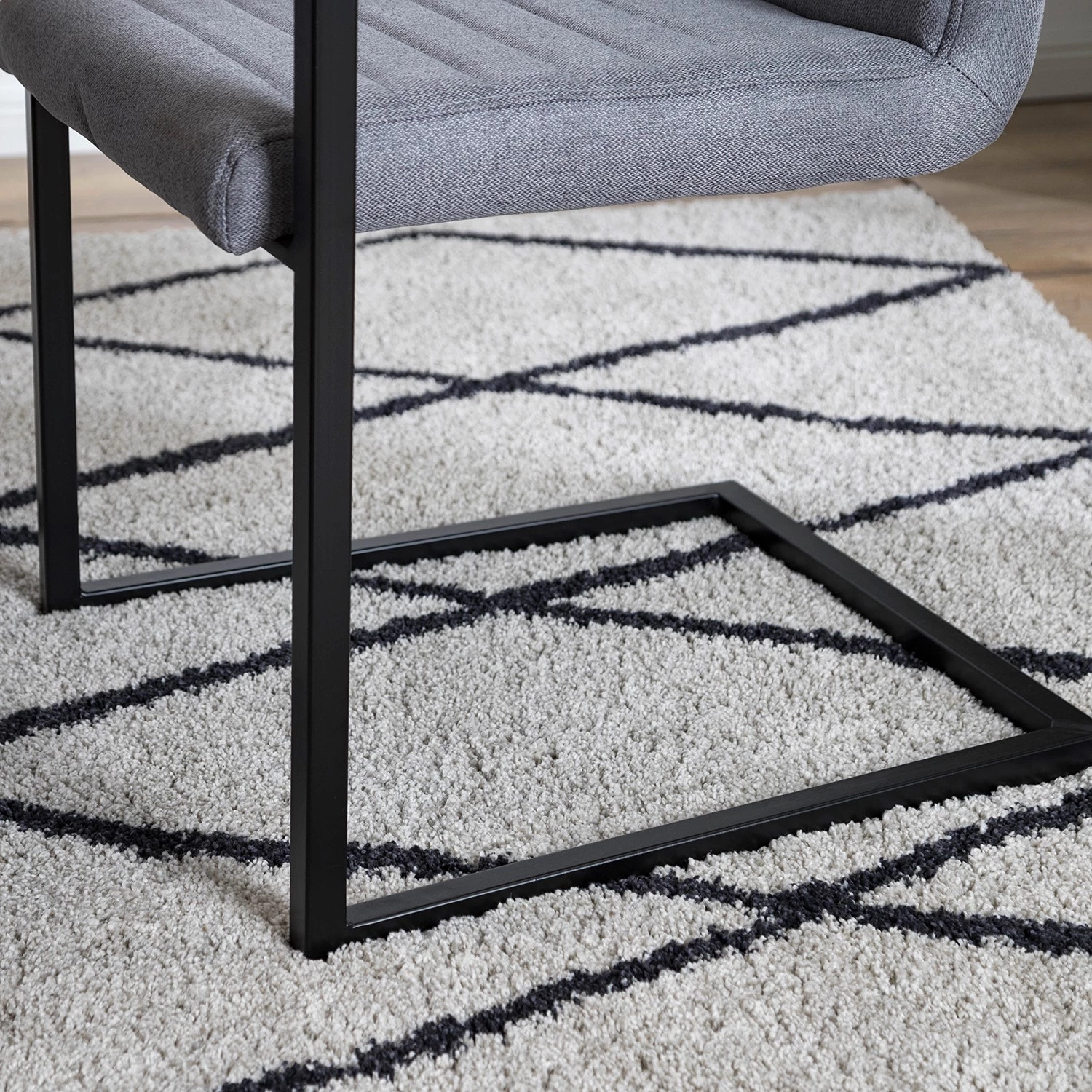 Ars manufacti Fauteuil Finga III - Tissage à plat / Fer - Gris / Noir 12 Ars manufacti Fauteuil Finga III - Tissage à plat / Fer - Gris / Noir – Image 12