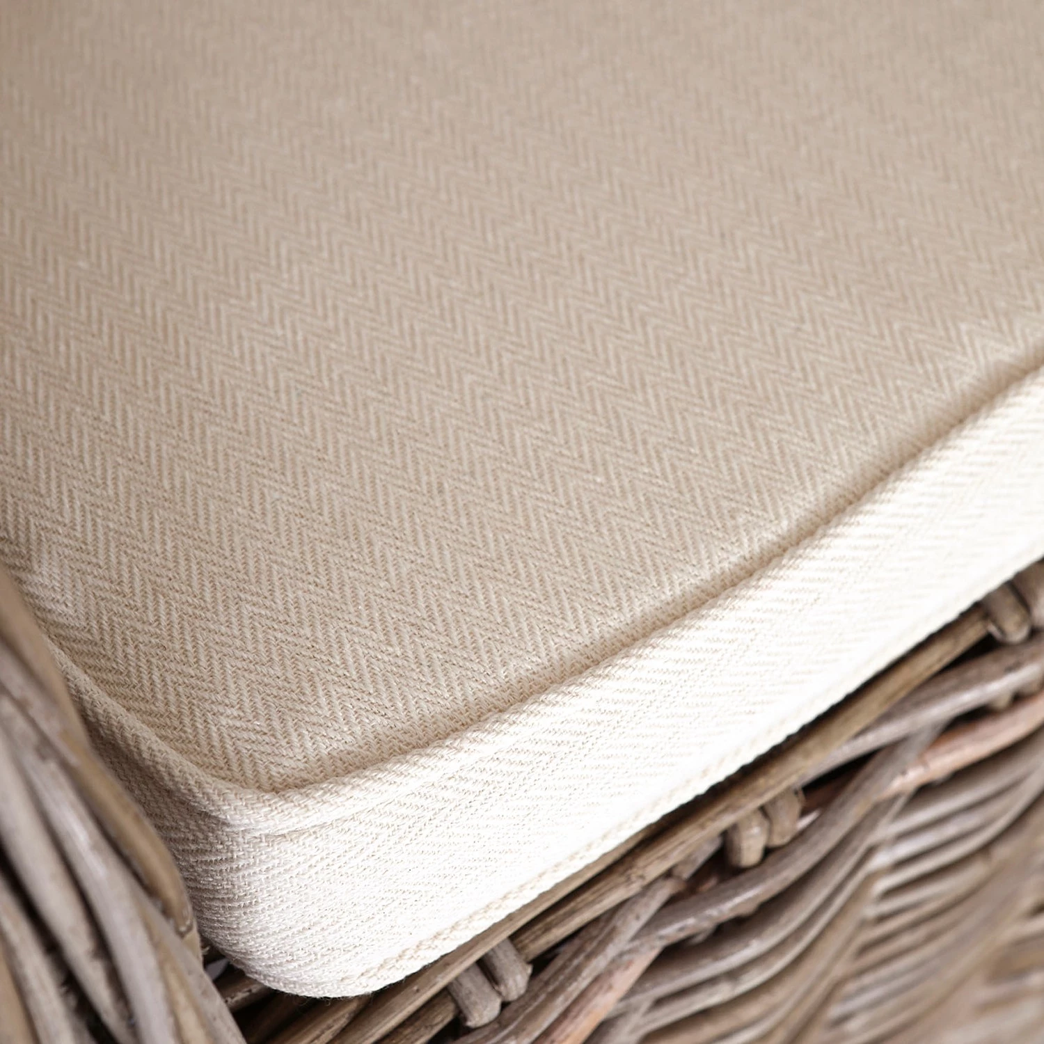 Naturoo Fauteuil Lozon - Rotin / Tissu - Gris Kubu / Crème 5 Naturoo Fauteuil Lozon - Rotin / Tissu - Gris Kubu / Crème – Image 5