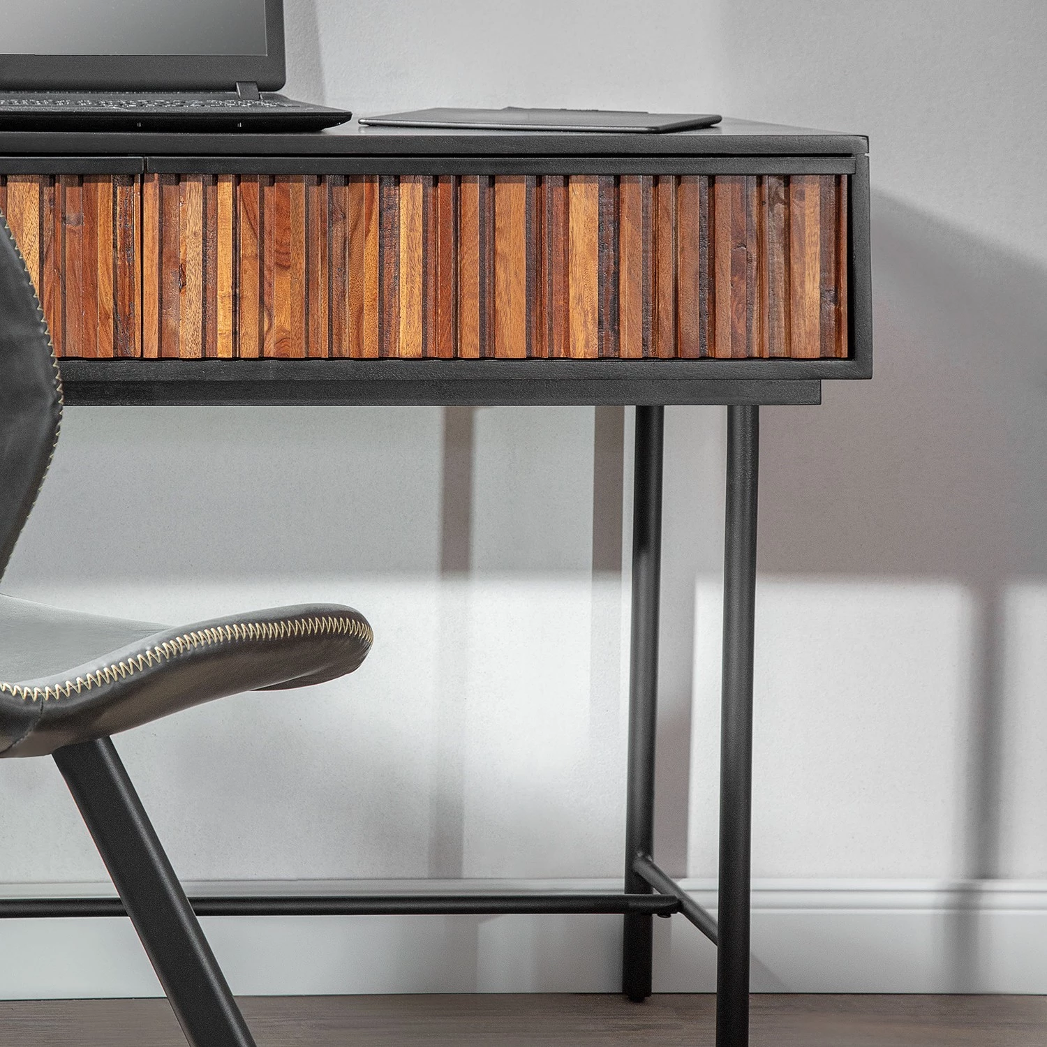 Red Living Console Sanvic - Sheesham / Acacia massif - Sheesham / Anthracite 4 Red Living Console Sanvic - Sheesham / Acacia massif - Sheesham / Anthracite – Image 4