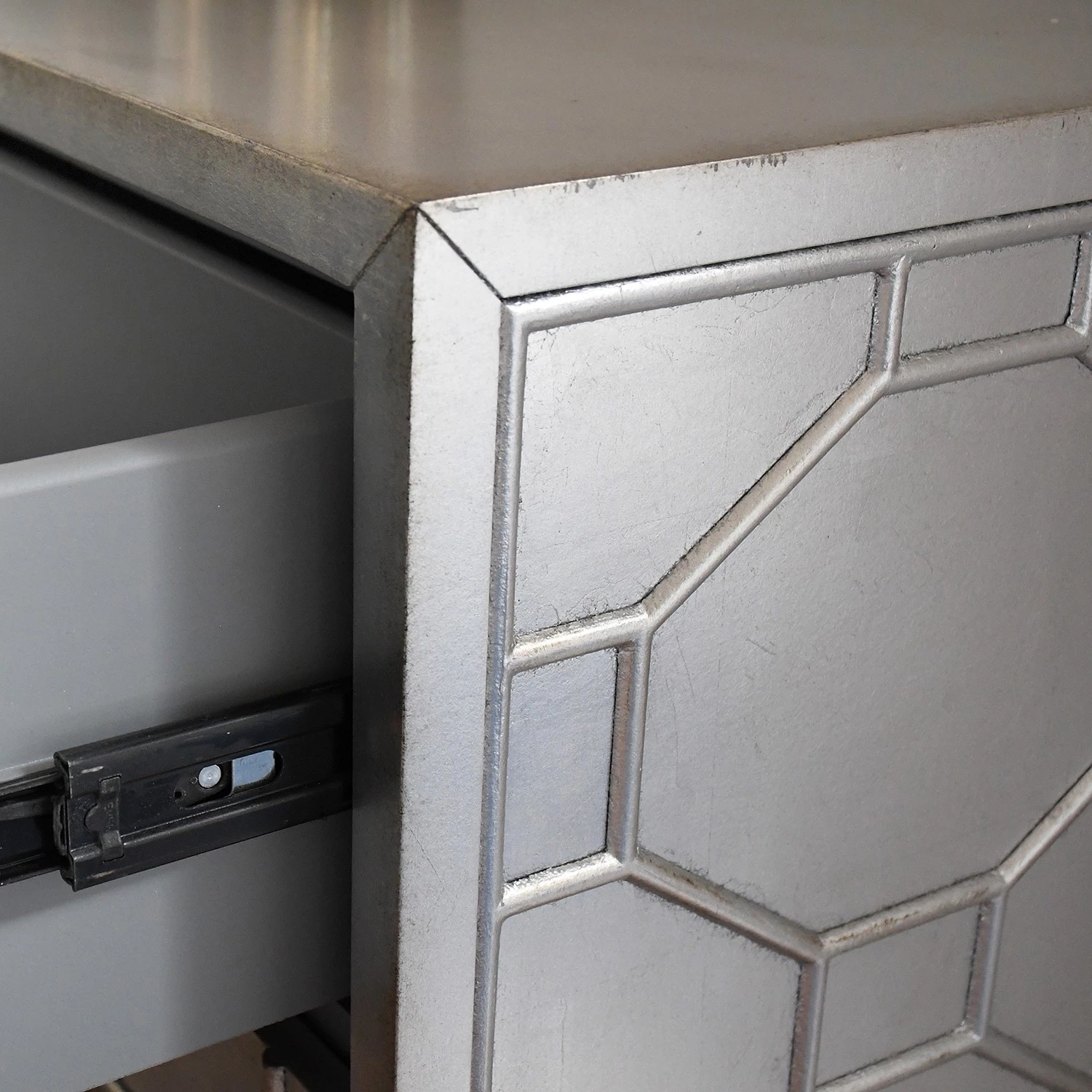 Red Living Commode Thoury - Argenté mat 8 Red Living Commode Thoury - Argenté mat – Image 8