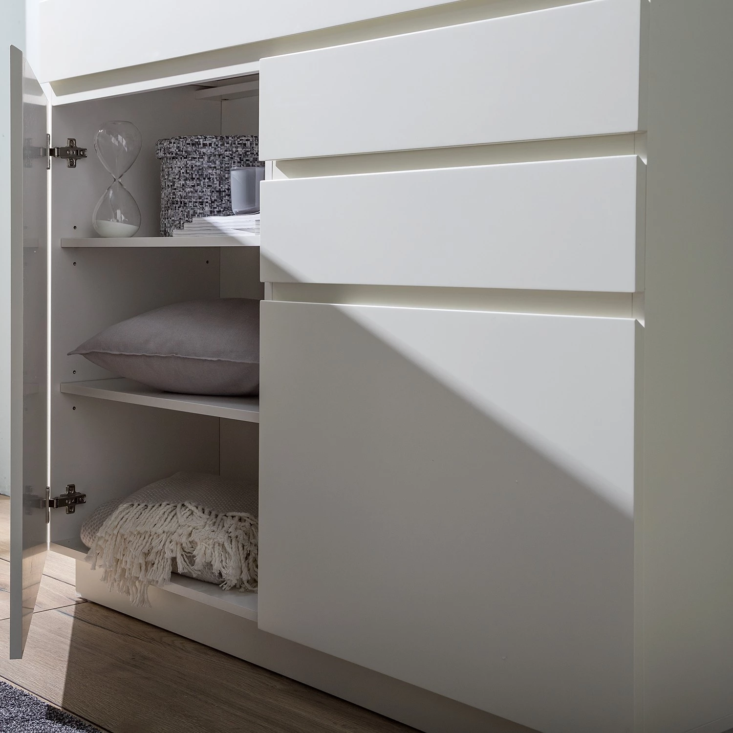 Fredriks Buffet Namona I - Éclairage inclus - Imitation chêne / Blanc 18 Fredriks Buffet Namona I - Éclairage inclus - Imitation chêne / Blanc – Image 18