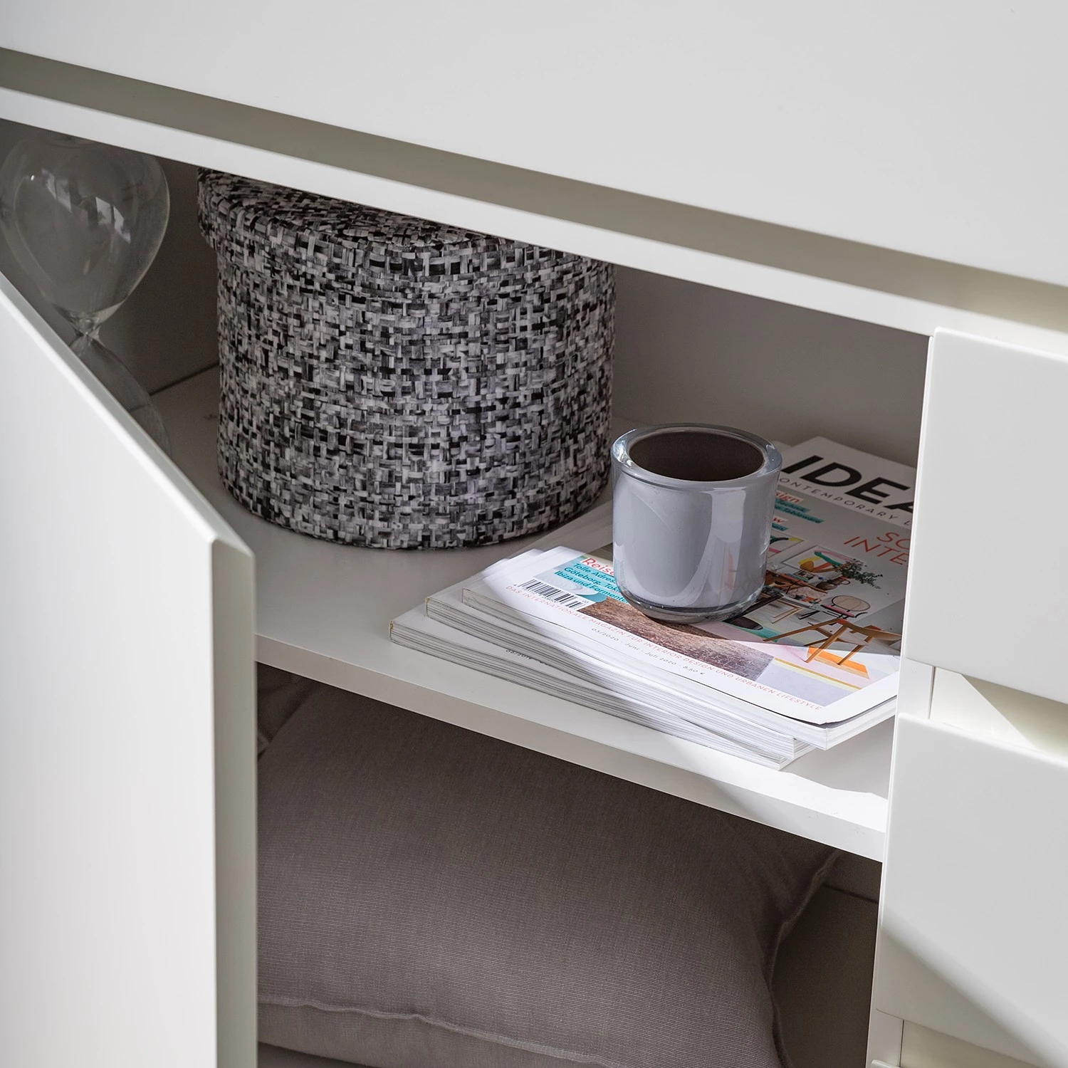 Fredriks Buffet Namona I - Éclairage inclus - Imitation chêne / Blanc 19 Fredriks Buffet Namona I - Éclairage inclus - Imitation chêne / Blanc – Image 19