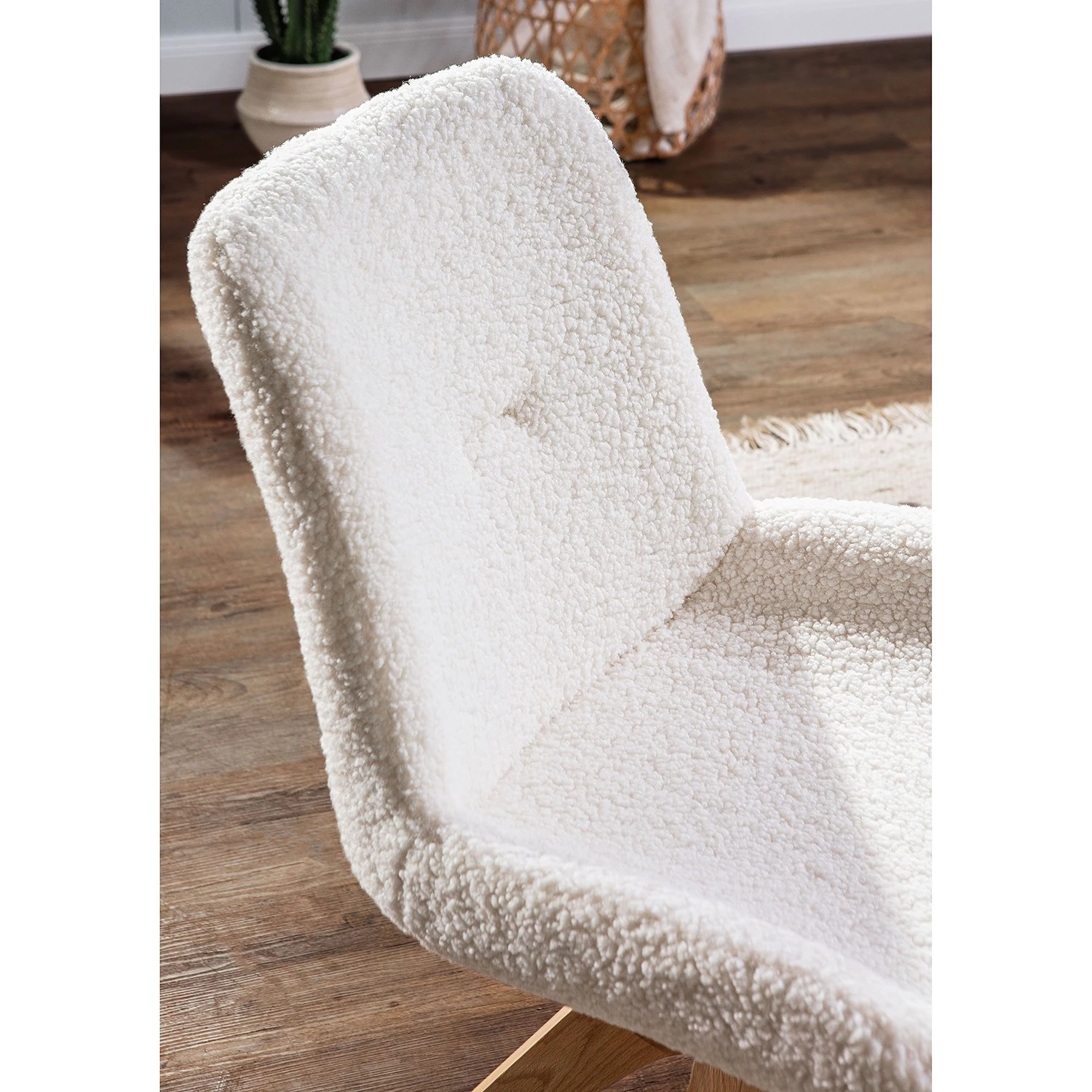 Red Living Chaises capitonnées Bonlieu (lot de 2) - Bouclé / Chêne massif - Blanc / Chêne 6 Red Living Chaises capitonnées Bonlieu (lot de 2) - Bouclé / Chêne massif - Blanc / Chêne – Image 6