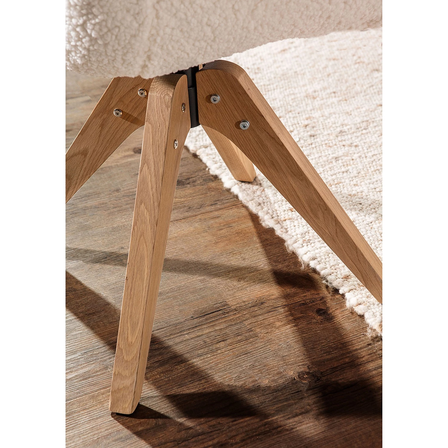 Red Living Chaises capitonnées Bonlieu (lot de 2) - Bouclé / Chêne massif - Blanc / Chêne 7 Red Living Chaises capitonnées Bonlieu (lot de 2) - Bouclé / Chêne massif - Blanc / Chêne – Image 7