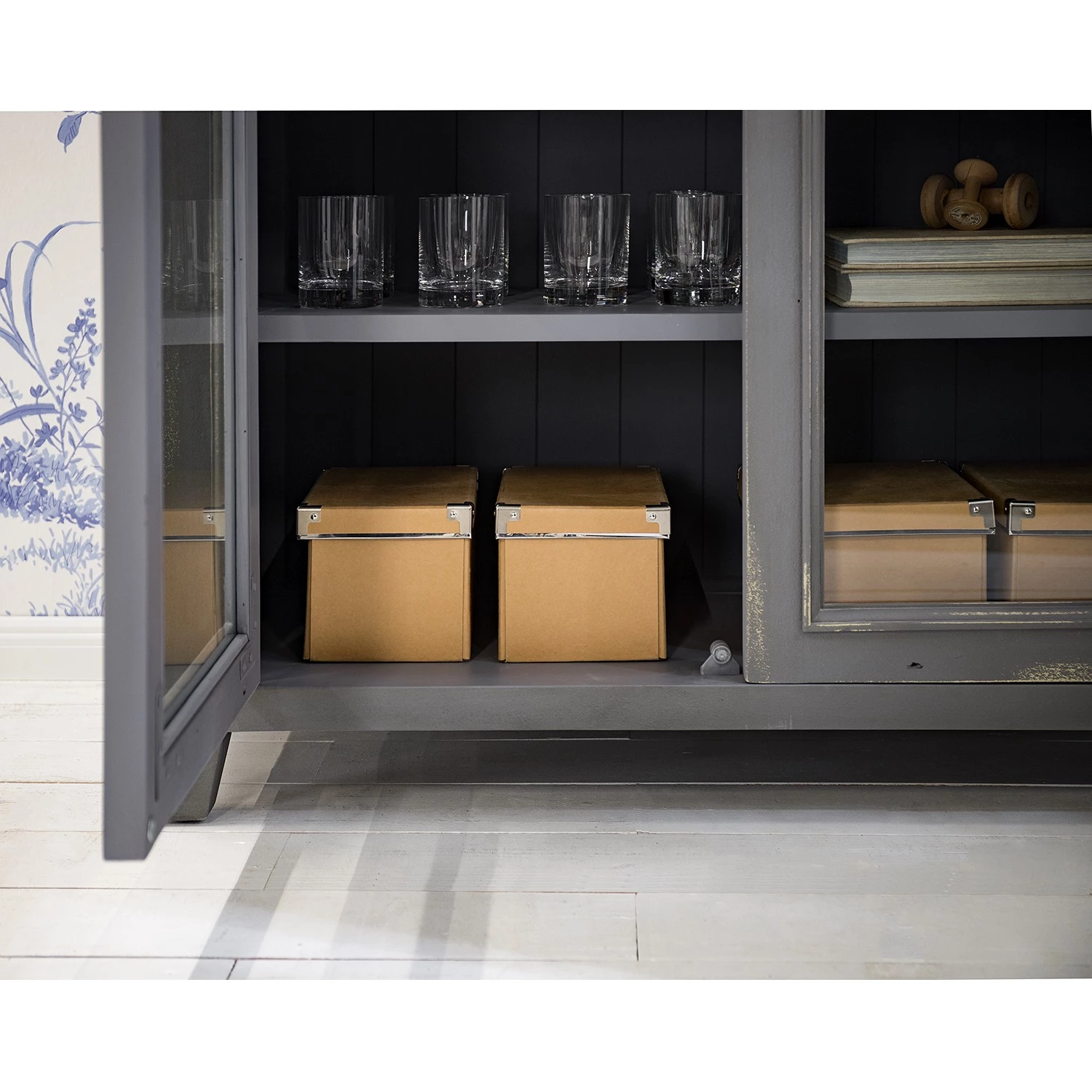 Maison Belfort Vitrine Balignton - Pin massif / Verre de sécurité - Gris 4 Maison Belfort Vitrine Balignton - Pin massif / Verre de sécurité - Gris – Image 4