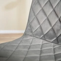 Ars manufacti Chaises capitonnées Trevo I (lot de 2) - Gris lumineux 22 Ars manufacti Chaises capitonnées Trevo I (lot de 2) - Gris lumineux -Meubles de salle à manger Soldes Magasin 1000274876 220517 035 DETAILS P000000001000274876