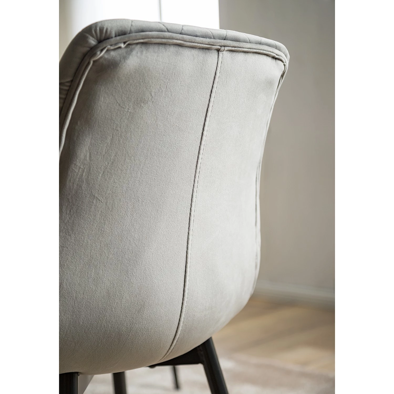 Ars manufacti Chaises capitonnées Trevo I (lot de 2) - Gris lumineux 12 Ars manufacti Chaises capitonnées Trevo I (lot de 2) - Gris lumineux – Image 12