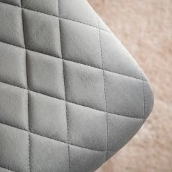 Ars manufacti Chaises capitonnées Trevo I (lot de 2) - Gris lumineux 25 Ars manufacti Chaises capitonnées Trevo I (lot de 2) - Gris lumineux -Meubles de salle à manger Soldes Magasin 1000274876 220517 050 DETAILS P000000001000274876