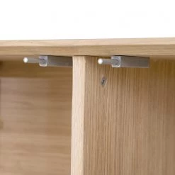 Studio Copenhagen Buffet Maayka - Partiellement en chêne massif - Blanc / Chêne clair 24 Studio Copenhagen Buffet Maayka - Partiellement en chêne massif - Blanc / Chêne clair -Meubles de salle à manger Soldes Magasin 1000277379 220729 055 DETAILS P000000001000277379