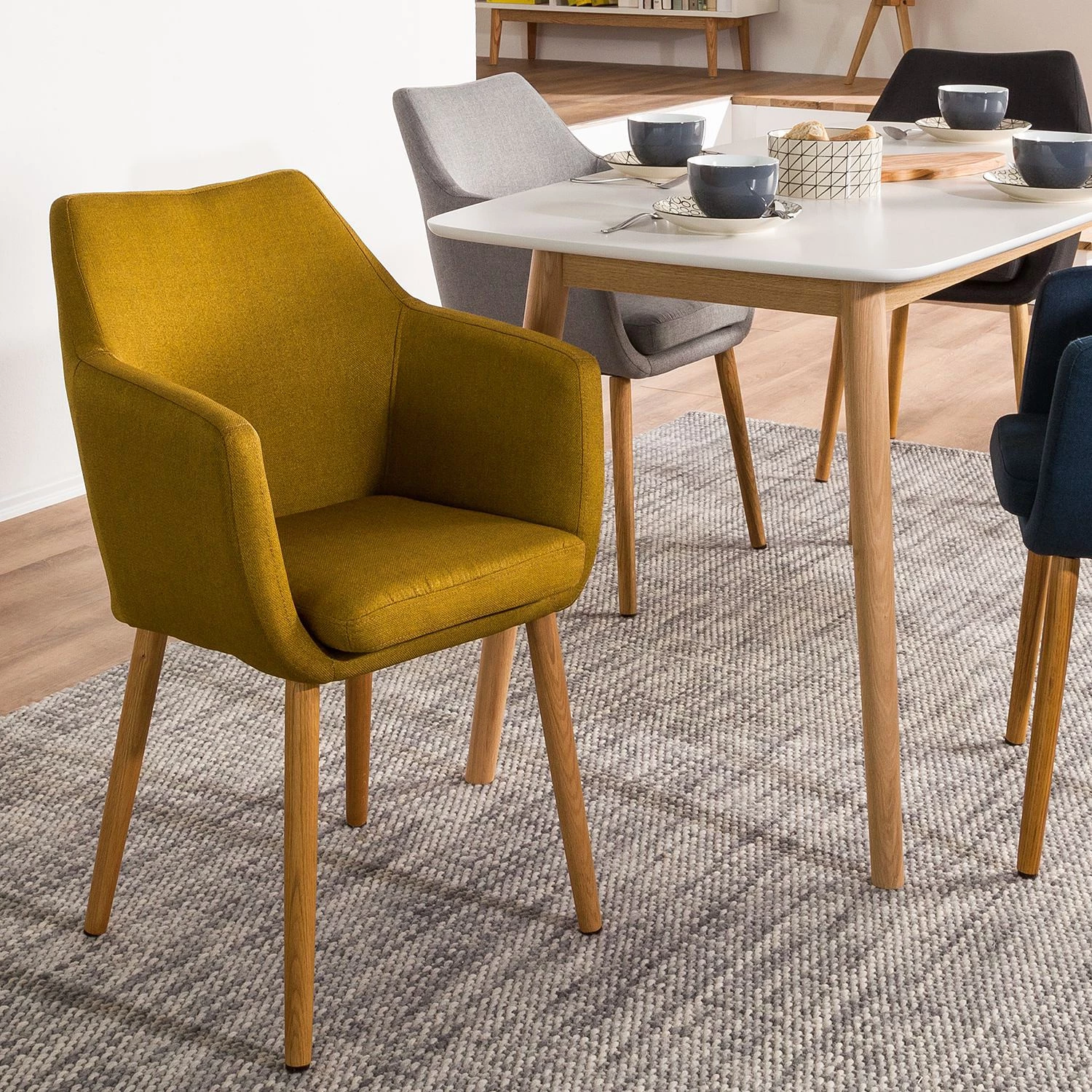 Mørteens Chaises à accoudoirs Nicholas - Tissu Cors: Jaune curry - Lot de 2 2 Mørteens Chaises à accoudoirs Nicholas - Tissu Cors: Jaune curry - Lot de 2 – Image 2