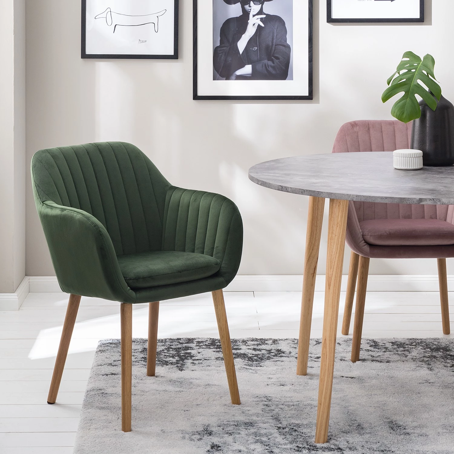 Mørteens Chaises à accoudoirs Tilanda - Tissu / Chêne massif - Velours Kemi: Vert foncé - Lot de 2 2 Mørteens Chaises à accoudoirs Tilanda - Tissu / Chêne massif - Velours Kemi: Vert foncé - Lot de 2 – Image 2