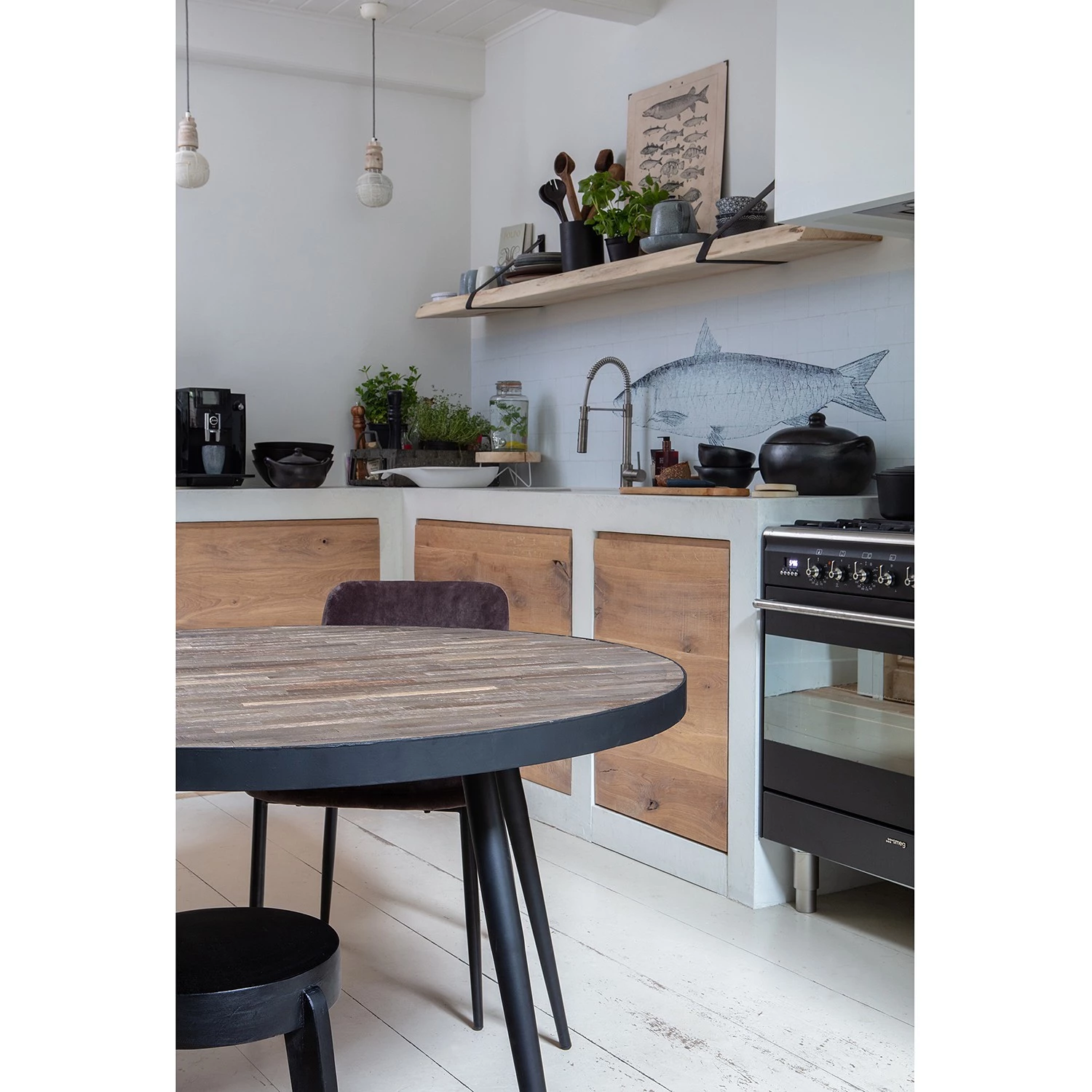 Red Living Table Muras - Teck massif / Fer - Teck foncé / Noir 3 Red Living Table Muras - Teck massif / Fer - Teck foncé / Noir – Image 3