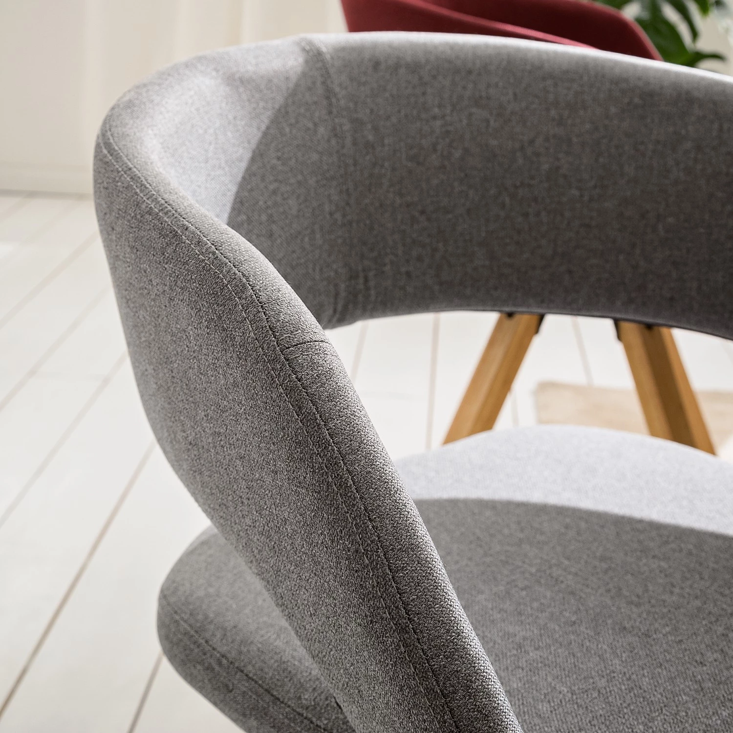 Mørteens Chaise à accoudoirs Buggio - Tissu / Hévéa massif - Tissu Cors: Granite - Lot de 2 11 Mørteens Chaise à accoudoirs Buggio - Tissu / Hévéa massif - Tissu Cors: Granite - Lot de 2 – Image 11