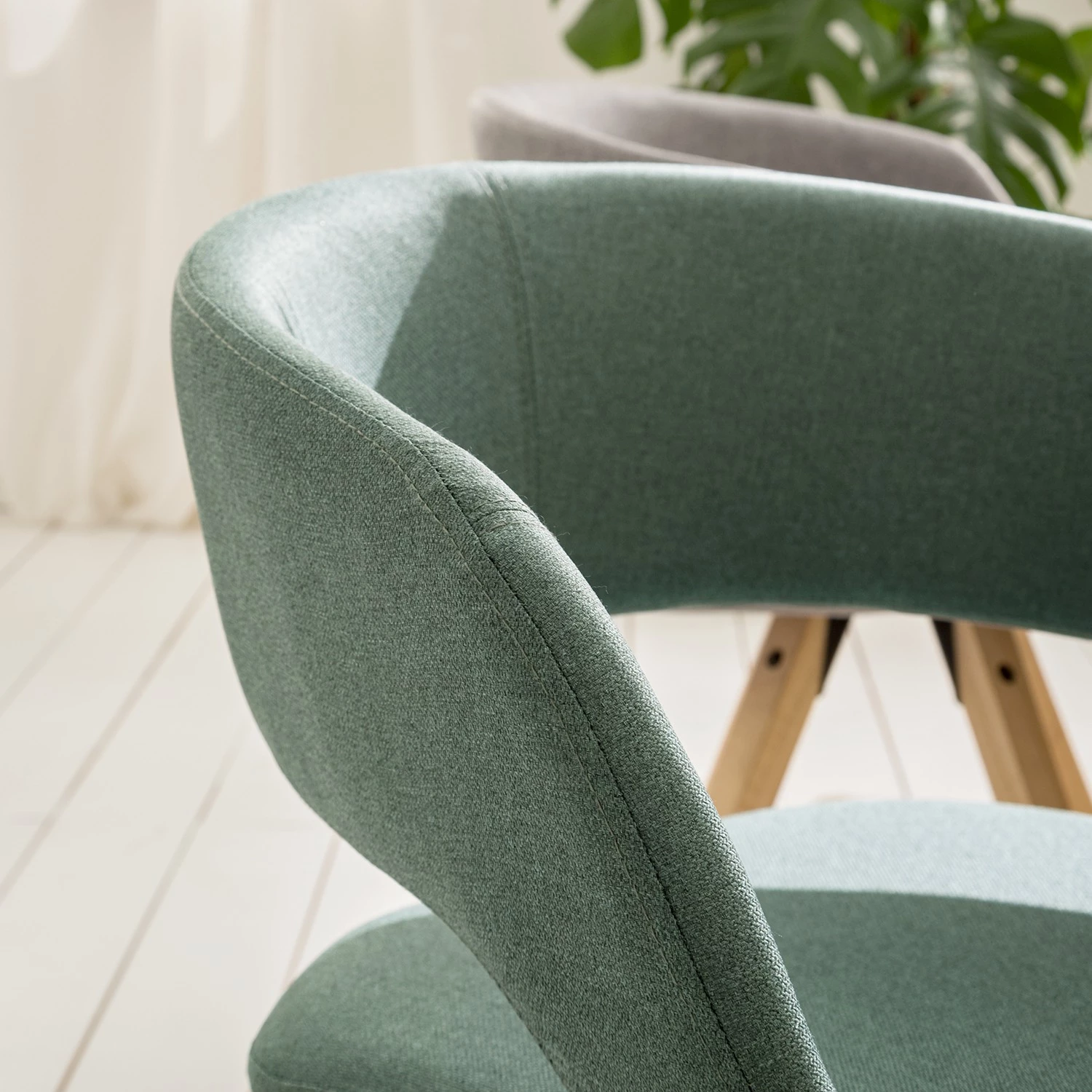 Mørteens Chaise à accoudoirs Buggio - Tissu / Hévéa massif - Tissu Cors: Gris menthe - Lot de 2 12 Mørteens Chaise à accoudoirs Buggio - Tissu / Hévéa massif - Tissu Cors: Gris menthe - Lot de 2 – Image 12