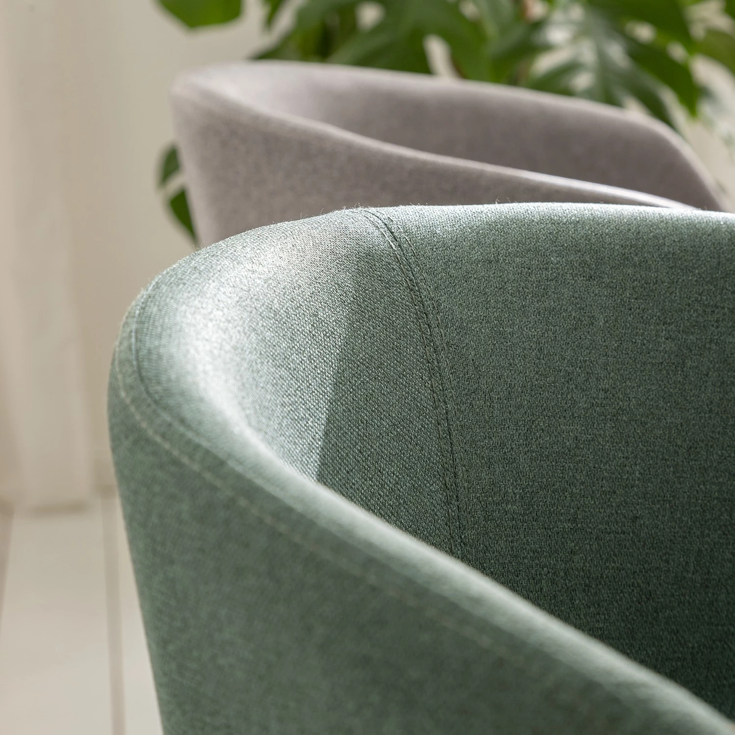 Mørteens Chaise à accoudoirs Buggio - Tissu / Hévéa massif - Tissu Cors: Gris menthe - Lot de 2 13 Mørteens Chaise à accoudoirs Buggio - Tissu / Hévéa massif - Tissu Cors: Gris menthe - Lot de 2 – Image 13