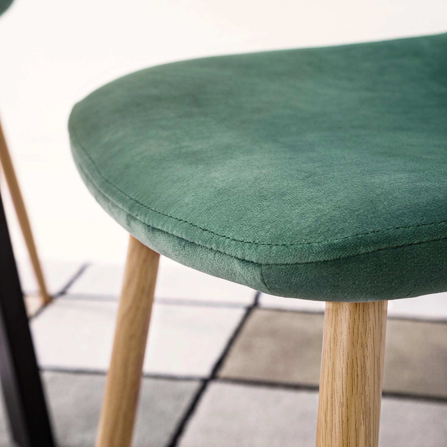 Jack & Alice Chaise capitonnée Iskmo VIII - Velours / Metall - Imitation chêne - Vert menthe - Lot de 4 12 Jack & Alice Chaise capitonnée Iskmo VIII - Velours / Metall - Imitation chêne - Vert menthe - Lot de 4 – Image 12