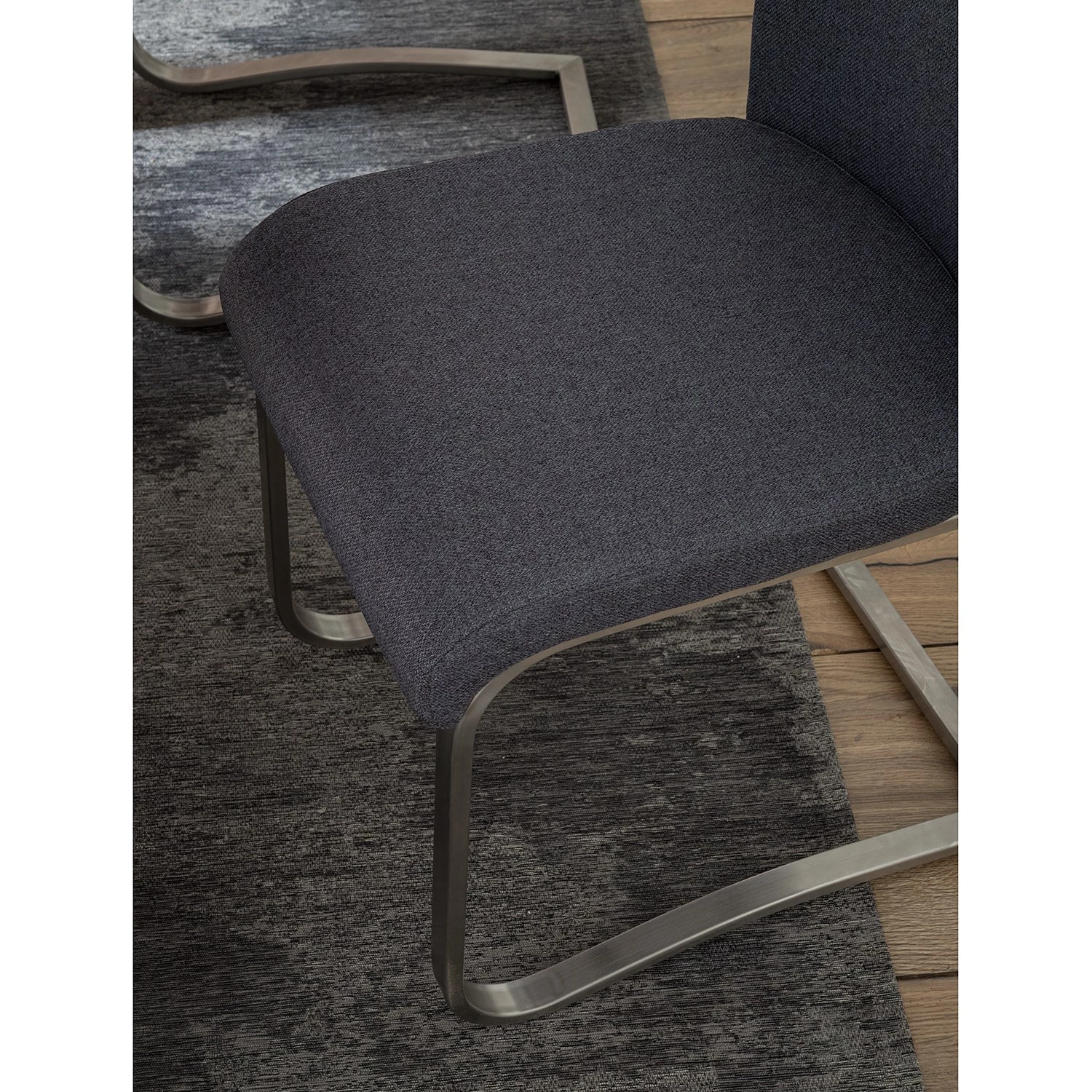 Fredriks Chaises cantilever Marco II - Tissage à plat / Acier inoxydable - Anthracite - Lot de 4 8 Fredriks Chaises cantilever Marco II - Tissage à plat / Acier inoxydable - Anthracite - Lot de 4 – Image 8