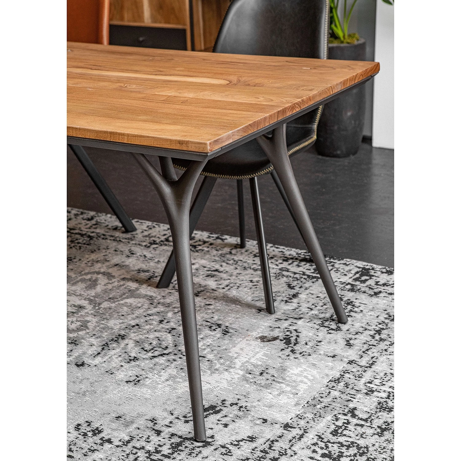 Red Living Table Rudine - Acacia massif / Fer - Acacia / Anthracite 5 Red Living Table Rudine - Acacia massif / Fer - Acacia / Anthracite – Image 5