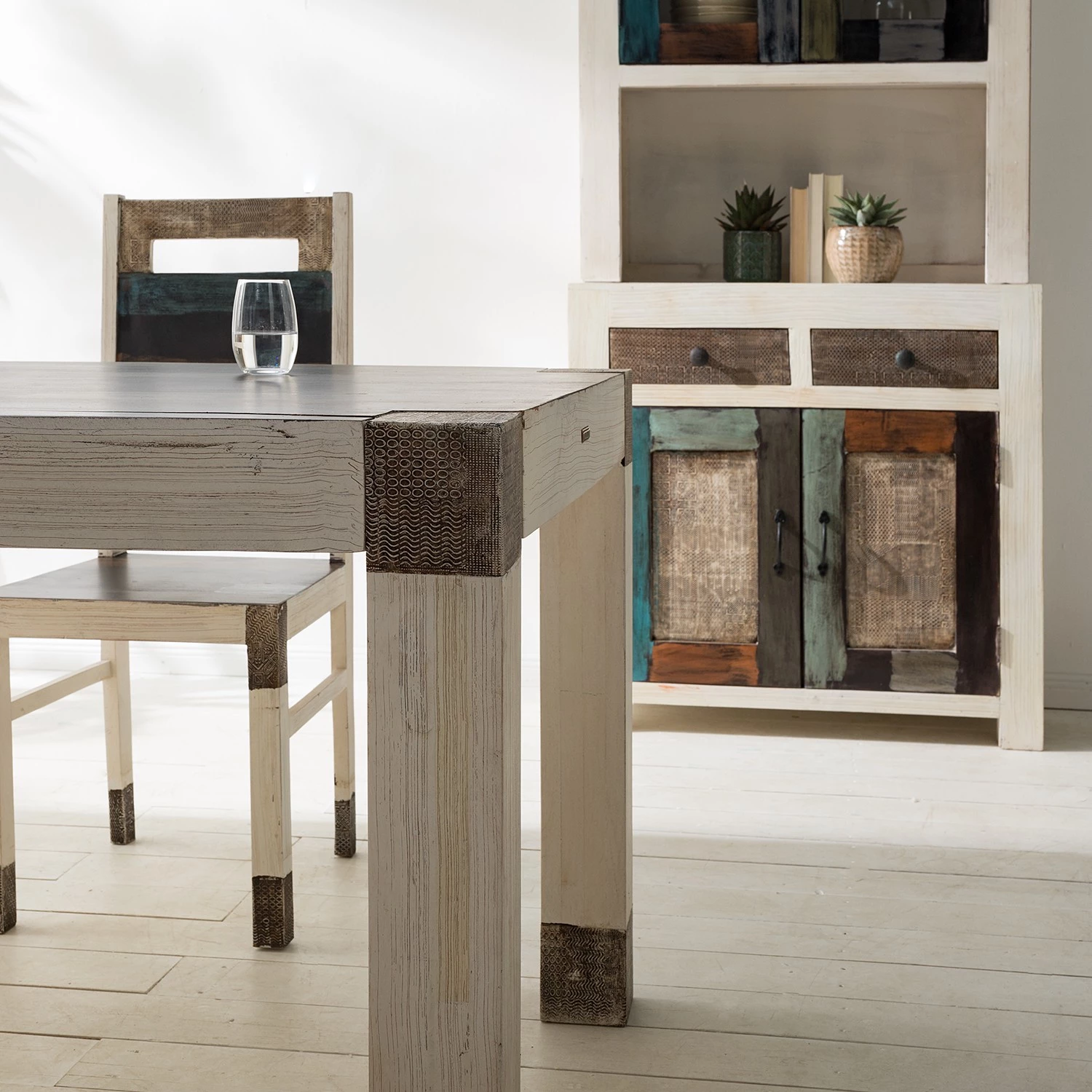 Wolf-Möbel Salle à manger Goa White (4 éléments) - Partiellement en manguier massif - Manguier vintage blanc 6 Wolf-Möbel Salle à manger Goa White (4 éléments) - Partiellement en manguier massif - Manguier vintage blanc – Image 6