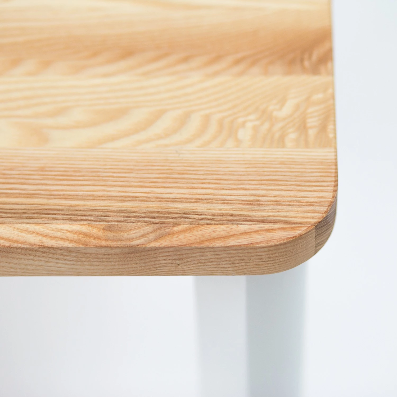 Norrwood Table Nerpo - Frêne massif - Blanc - Bord arrondi 4 Norrwood Table Nerpo - Frêne massif - Blanc - Bord arrondi – Image 4