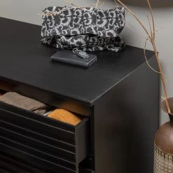 Red Living Commode Rayong II - Pin massif - Pin noir -Meubles de salle à manger Soldes Magasin 1000342090 220401 040 DETAILS P000000001000342090