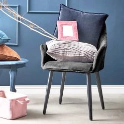 Butlers Chaises à accoudoirs VELVET (lot de 2) - Polyester / Métal - Gris -Meubles de salle à manger Soldes Magasin 1000343995 220406 021 MOOD DETAILS P000000001000343995 mood