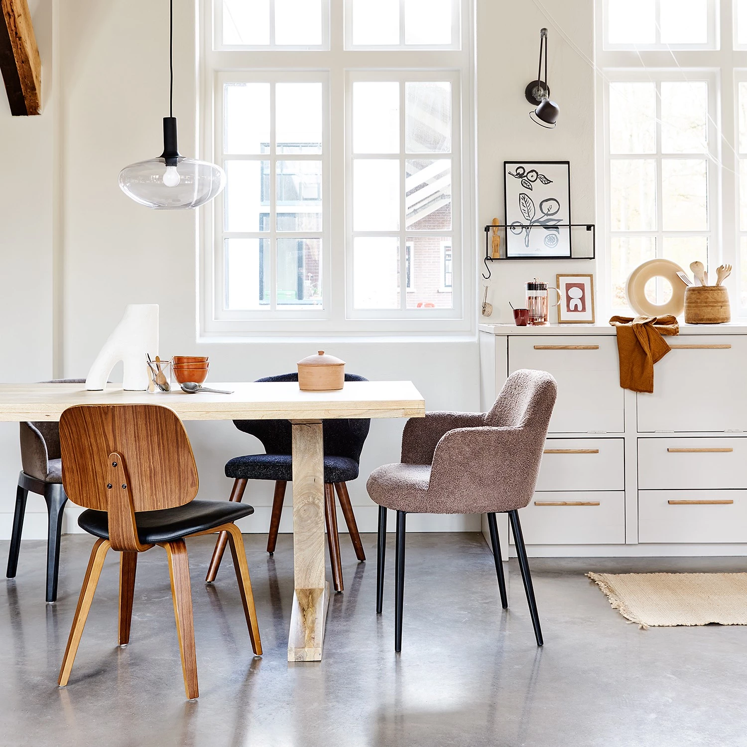 Loftscape Chaise à accoudoirs Valdes - Tissu / Hévéa massif - Taupe / Noir 2 Loftscape Chaise à accoudoirs Valdes - Tissu / Hévéa massif - Taupe / Noir – Image 2