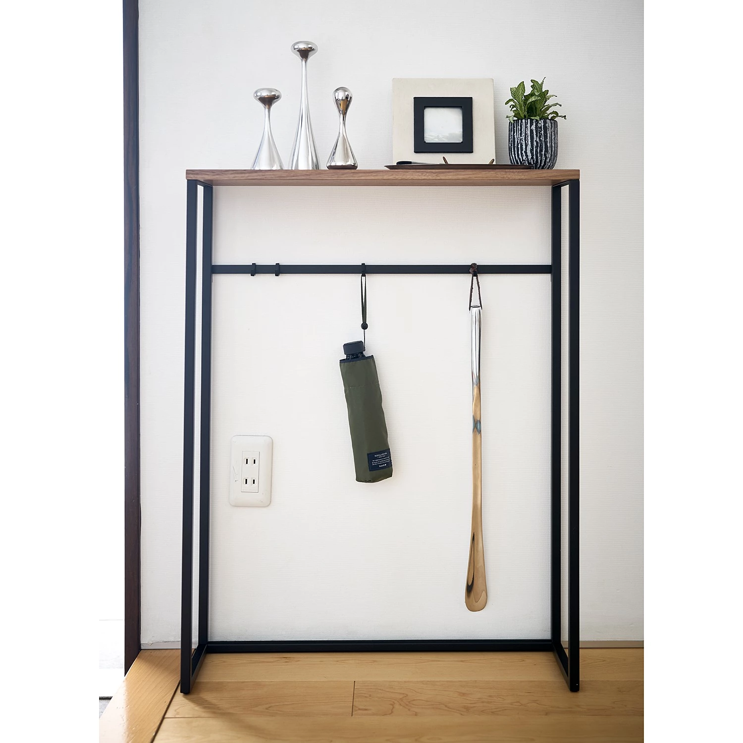 Yamazaki Console Tower - Frêne massif / Métal - Noir 3 Yamazaki Console Tower - Frêne massif / Métal - Noir – Image 3