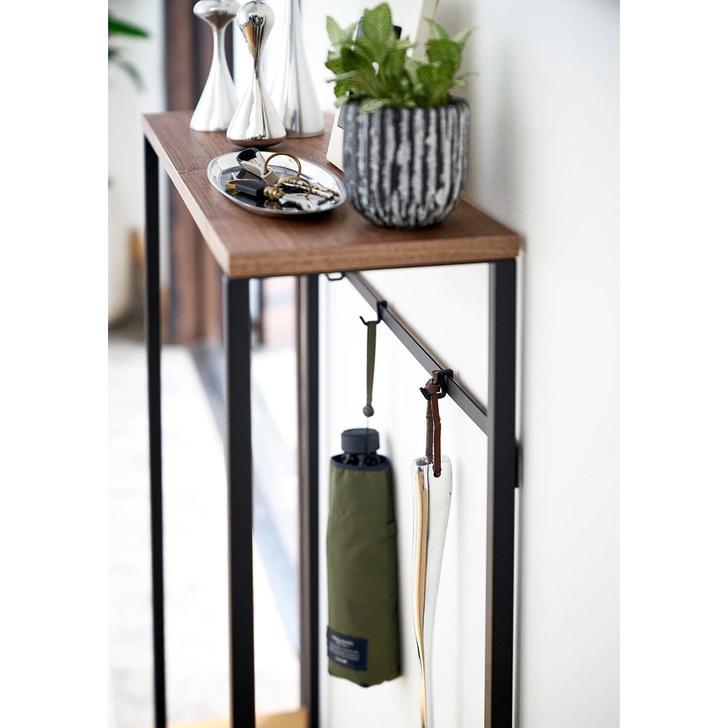 Yamazaki Console Tower - Frêne massif / Métal - Noir 7 Yamazaki Console Tower - Frêne massif / Métal - Noir – Image 7