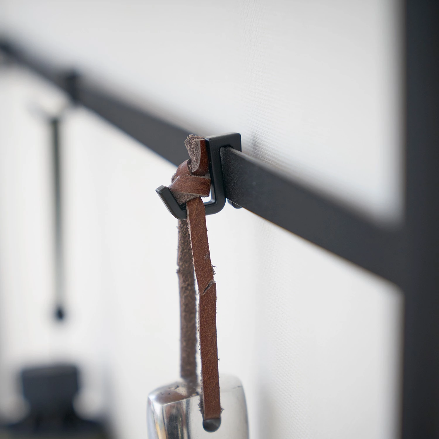 Yamazaki Console Tower - Frêne massif / Métal - Noir 9 Yamazaki Console Tower - Frêne massif / Métal - Noir – Image 9