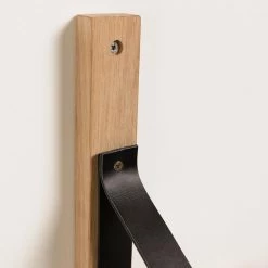 Red Living Étagère murale Nakuru - Hêtre massif / Cuir véritable - Hêtre / Noir 15 Red Living Étagère murale Nakuru - Hêtre massif / Cuir véritable - Hêtre / Noir -Meubles de salle à manger Soldes Magasin 1000363967 220714 040 DETAILS P000000001000363967