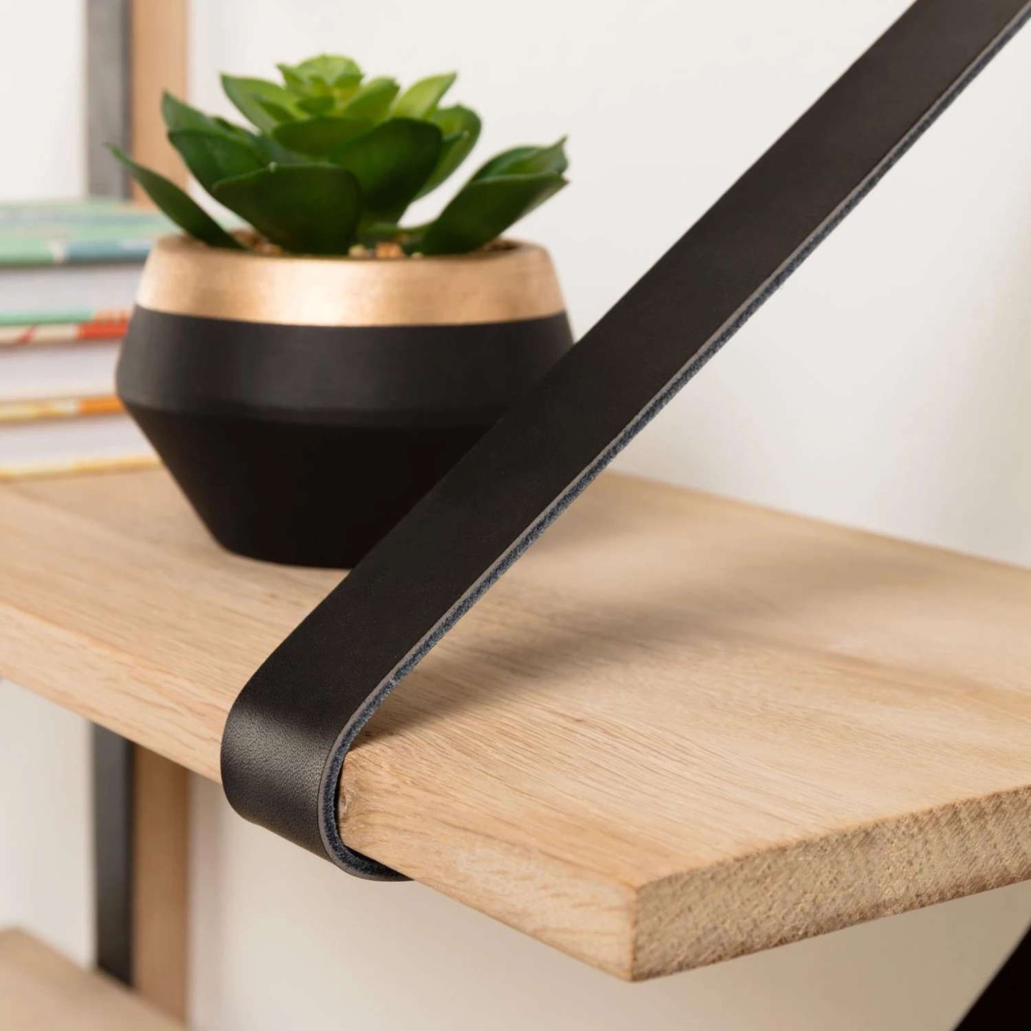 Red Living Étagère murale Nakuru - Hêtre massif / Cuir véritable - Hêtre / Noir 8 Red Living Étagère murale Nakuru - Hêtre massif / Cuir véritable - Hêtre / Noir – Image 8