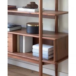 Naturoo Étagère Chipata - Partiellement en noyer massif 18 Naturoo Étagère Chipata - Partiellement en noyer massif -Meubles de salle à manger Soldes Magasin 1000363972 220714 024 MOOD DETAILS P000000001000363972 mood