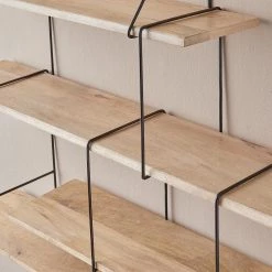 Butlers Étagère murale LIMBO - Chêne massif / Aluminium - Noir / Naturel 9 Butlers Étagère murale LIMBO - Chêne massif / Aluminium - Noir / Naturel -Meubles de salle à manger Soldes Magasin 1000365681 220728 021 MOOD DETAILS P000000001000365681 mood