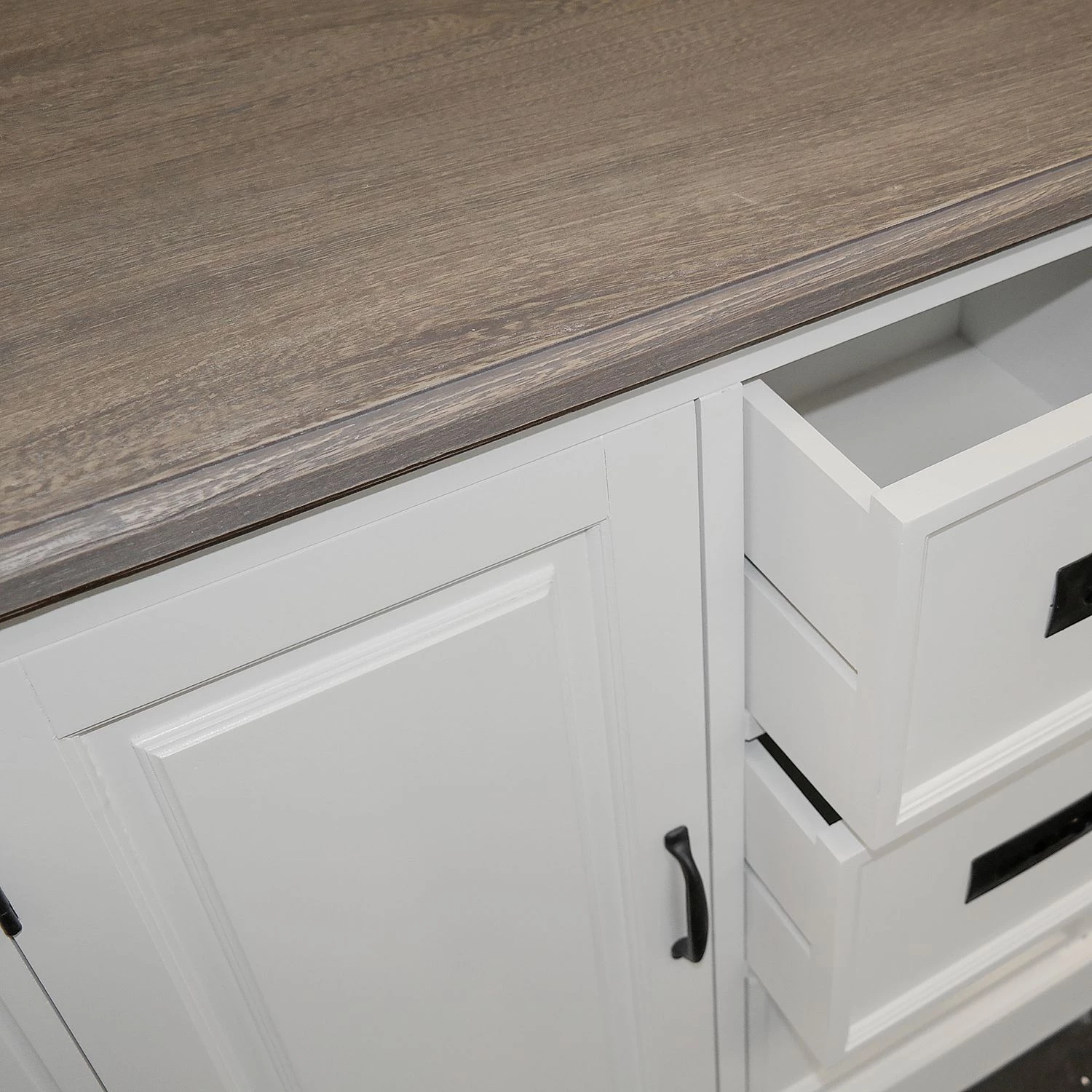 Maison Belfort Commode Nasinu IV - Partiellement en paulownia massif - Blanc / Gris ancien 3 Maison Belfort Commode Nasinu IV - Partiellement en paulownia massif - Blanc / Gris ancien – Image 3