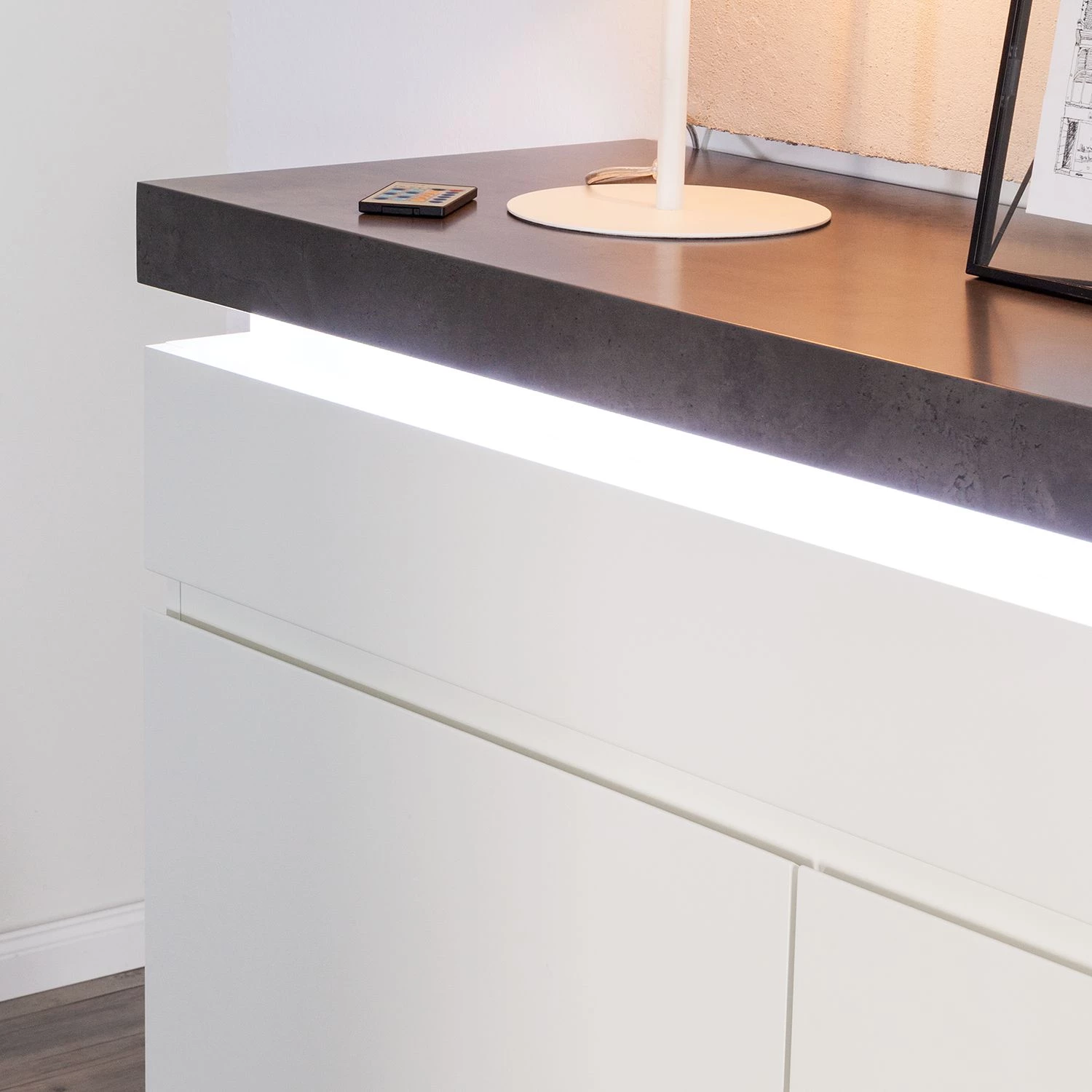 Fredriks Buffet Namona I - Éclairage inclus - Imitation béton / Blanc 7 Fredriks Buffet Namona I - Éclairage inclus - Imitation béton / Blanc – Image 7