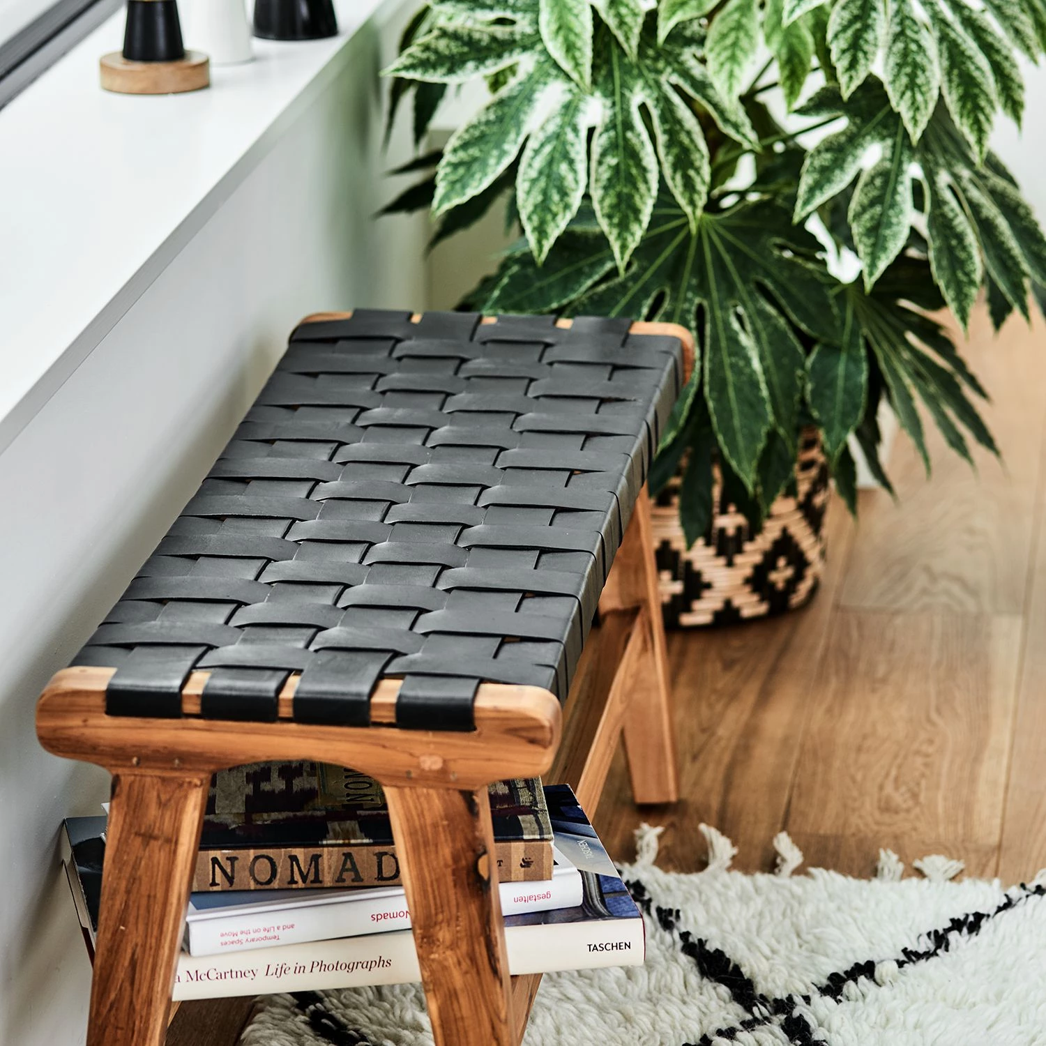 Eva Padberg Collection Banquette Bourbourg - Noir / Teck 5 Eva Padberg Collection Banquette Bourbourg - Noir / Teck – Image 5